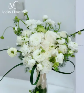 Bó hoa cưới trắng tinh khôi